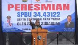 Bupati Sukabumi Marwan Hamami saat meresmikan SPBU di wilayah objek wisata Geopark Ciletuh Palabuhanratu tepatnya di Desa Tamanjaya, Kecamatan Ciemas, Kabupaten Sukabumi. (Jabar Memanggil/Ist)