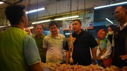 Dir reskrimsus polda jabar, tim gabungan satgas pangan  cek harga sembako (Memanggil.co/Bobby Roska) 