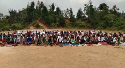 Ratusan warga Kampung Cisitu, Desa Sindangjaya, Kecamatan Gununghalu, Kabupaten Bandung Barat (KBB) Salat Istisqa, Jumat (8/9/2023). Mereka berharap segera turun hujan untuk mengairi sawah dan ladang yang kering. (Jabar Memanggi / Tri Junari)