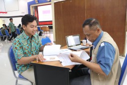 PEM Akamigas Cepu beri bekal tambahan bagi mahasiswa Teknik Mesin Kilang (TMK) dan Teknik Instrumentasi Kilang (TIK) melalui program Sertifikasi Kompetensi Tenaga Teknik Ketenagalistrikan Jalur Vokasional 2023 (Jabar Memanggil/Ist)