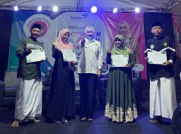 Anggota DPR RI Komisi IX, Nurhayati Effendi Saat Melakukan Kegiatan Sosialisasi di halaman Islamic Center Garut. (Jabar Memanggil/ Wildan Fadilah)