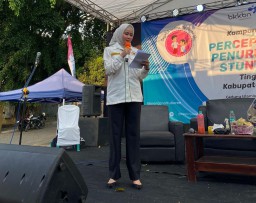 Anggota DPR RI Komisi IX, Nurhayati Effendi Saat Memberikan Sambutan Untuk Menyelesaikan Kasus Palestina. (Jabar Memanggil/ Wildan Fadilah)