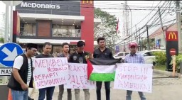 Massa Aksi bela Palestina di Cianjur Jawa Barat, diwarnai ajakan boikot produk Israel. ( Jabar Memanggil/ Muchlis Bachtiar)
