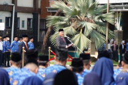 Bupati Garut, Rudy Gunawan Saat Memimpin Upacara Hari Pahlawan di Kantor Pemkab Garut. ( Jabar Memanggil/ IST)