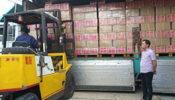 Surat suara Pemilu 2024, tiba di gudang logistik KPUD Sumedang. ( Jabar Memanggil/ Husni Nursyaf)