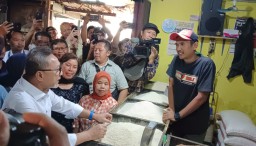 Mendag Zulkifli Hasan saat cek harga jelang Nataru di Pasar Tanjungsari Sumedang. ( Jabar Memanggil/Husni Nursyaf)