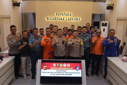 Steakholder dan pejabat Kabupaten Sukabumi usai menggelar Rakor Kesiapan operasi lilin di Aula Mapolres Sukabumi. ( Jabar Memanggil/ ist)