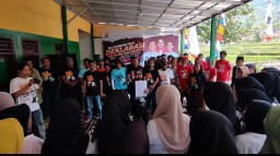 Ratusan relawan balad Erick Thohir saat mendeklarasikan dukungan untuk Capres nomor urut dua. ( Jabar Memanggil/ Wildan Fadilah)