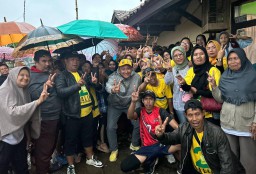 Caleg DPR RI Dapil Jawa Barat IX, Galih Dimuntur Kartasasmita mengajak masyarakat Rancakalong Sumedang untuk menjaga sekaligus merawat adat dan tradisi. (Jabar Memanggil/Tafrichul Fuady) 