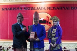 Wakil Walikota Bogor, Dedie A Rachim beserta Istri saat menghadiri peresmian Komunitas Wong Kito di Aula Serbaguna Gedung DPRD Kota Bogor, Jalan Pemuda, Kota Bogor, Sabtu (27/1/2024). ( Jabar Memanggil/Ist)