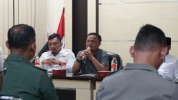 Pelaksanaan Rapat Persiapan Pemberangkatan Jemaah Haji Tahun 1445 H/2024 M yang berlangsung di Aula Kantor Kemenag Kabupaten Garut, Jalan Terusan Pahlawan, Kecamatan Tarogong Kidul, Kabupaten Garut. ( Jabar Memanggil/ Wildan )