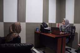 YK saat di mintai keterangan oleh Satuan Reserse Kriminal Polres Sukabumi Kota (jabar memanggil) 
