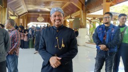 Mantan Bupati Sumedang periode  2018-2023, Dony Ahmad Munir saat menghadiri HJS ke-446 di lapangan pusat pemerintahan Kabupaten Sumedang (Jabar memanggil/husni nursyaf) 

