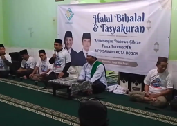 Relawan Prabowo Gibran lakukan sujud Syukur paska putusan MK
