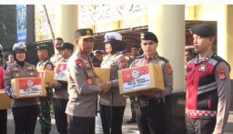 Kapolda Jabar Irjen pol Achmad wiyagus salurkan bantuan ribuan paket sembako (Rony/jabar memanggil) 