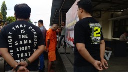 Lima pelaku curanmor di tangkap salah satunya terpaksa ditembak di bagian kaki karena berusaha melawan petugas. (Husni nursyaf/jabar memanggil)