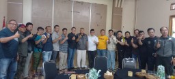 Bakal Calon Bupati Garut dari Partai Gerindra Usai Menerima Dukungan Dari APDESI Garut. 