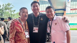 Maruarar Sirait bersama Manajer Persib H. Umuh Muchtar dan Bakal Calon Bupati Sumedang Erwan Setiawan usai menonton laga Piala Presiden (*) 