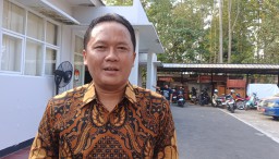 Asep Kurnia Ketua bidang organisasi DPD Partai Golkar Kabupaten Sumedang. 
