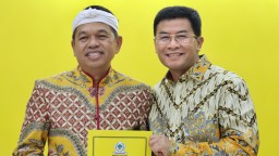 Pasangan Calon Gubernur dan Wakil Gubernur Jabar Kang Dedi Mulyadi bersama Erwan Setiawan. 