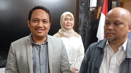 Ketua DPD Gema Keadilan Kabupaten Bogor, Fikar Robbani (kiri) dan Ilham Akbar Habibie ( kanan), bertemu pada acara Rakerda Gema Keadilan Di DPRD Kabupaten Bogor. Minggu pagi ( 18/08/2024). (Jabar memanggil/Y.Irawan) 