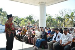 Pj Bupati Sumedang Yudia Ramli saat menghadiri Dies Natalis Unpad ke-67 di Rumah Sakit Unpad Jalan Ir. Soekarno Km 21 Jatinangor, Kabupaten Sumedang.