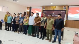 Pasangan Perseorangan hendrik Kurniawan dan Lucky Johari akhirnya lolos 
Verifikasi Faktual pada Pilkada Sumedang 2024.