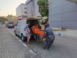 Jenazah Syahrul (16) yang terseret arus ditemukan mengambang di tepi pantai sejauh 1 km dari LKP (Last Known Position) oleh Tim SAR Gabungan. 