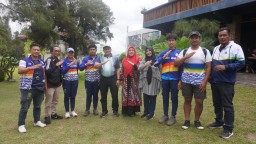 Pj Bupati Sumedang di dampingi Sekda saat menguji atlet MTB, official dan pelatih asal Sumedang, di Venue MTB Tahura Bukit Barisan, Kabupaten Karo. yang akan berlaga di PON XXI Aceh-Sumut. 