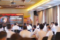 Wakapolresta Bandung, AKBP Maruly Pardede saat membuka materi workshop fungsi Reskrim kepada para penyidik Polresta Bandung dan polsek jajaran. Selasa (10/9/2024). 