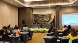 Ketua Umum Asosiasi Senam Trampolin (Astrami) Asep Redi Cahyadi Saat Menyampaikan Pesan Kepada Para Pengurus Astrami. (Jabar Memanggil/ Wildan) 