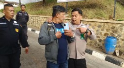 Wartawan Tribun Jabar  mendapatkan peristiwa kebakaran PT Kewalram II mendapatkan intimidasi. 
