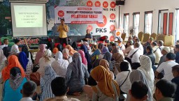 DPD PKS Sumedang Saat melakukan pelatihan saksi di TPS pada pilkada serentak 2024. Di kantor PKS, Jl. Pangeran Santrii, Kotakulan, Kecamatan Sumedang Selatan, Kabupaten Sumedang. Selasa (19/11/2024). 
