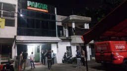 Kantor Redaksi Pakuan Raya ( PAKAR) dibakar OTK 28 Desember 2024, Polisi di desak usut insiden tersebut. ( jabar.memanggil.co/ Ist) 
