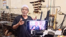 Ketua Koperasi Senapan Angin, Galumpit Jaya Abadi, Erin Sobirin saat ditemui di bengkel senapan angin .Kp. Galumpit, Desa Cileunyi Kulon kec. Cileunyi kabupaten bandung. Kamis (30/1/2025).