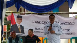 Anggota komisi I DPRD Kota Sukabumi dari Fraksi Golkar, Suhud Jaya Kusumah melakukan reses terkait kelangkaan gas LPG 3 Kilogram
