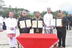 Pemerintah  Daerah Sumedang bersama Muhamadiyah dan BAZNAS launching SMK Energi Baru Terbarukan di Pusat Pemerintahan Sumedang. Senin (21/04/2025). 
