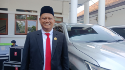 Ketua Viking Sumedang Hendri Darmawan akhirnya secara resmi dilantik sebagai Pengganti Antar Waktu Anggota (PAW) DPRD Sumedang Fraksi Partai Amanat Nasional (PAN) Periode 2024-2029. Rabu (28/5/2025)