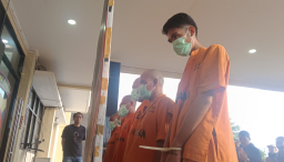 tujuh orang pelaku diamankan dan ditahan untuk proses penyidikan, sementara 15 lainnya dikenakan sanksi pembinaan.