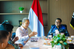Dedie Rachim saat menggelar pertemuan dengan Menteri Ekonomi Kreatif (Ekraf), Teuku Riefky Harsya, di Kantor Kementerian Ekonomi Kreatif (Kemenekraf), Jakarta, Kamis (15/5/2025). ( Jabar Memanggil/ Ist)