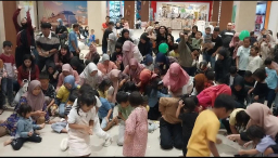Yupiland Jelajah Negeri Hadir di Plaza Asia Sumedang, Masyarakat Antusias Nikmati Hujan Permen