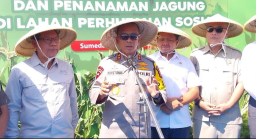 Bupati Sumedang, Dony Ahmad Munir saat mendampingi Kapolda Jabar Irjen Pol. Rudi Setiawan. Rabu (9/7/2025)