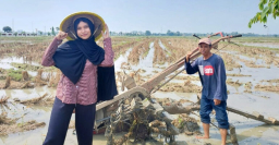 Fitri Oktaviani, siswi SMA Negeri 1 Ciasem, Subang. Dengan semangat belajar yang tinggi dan kerja keras, Fitri berhasil meraih tempat di IPB University melalui jalur Seleksi Nasional Berdasarkan Prestasi (SNBP). (Jabar Memanggil/ist)