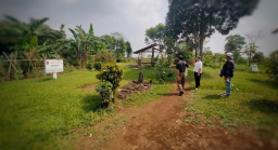 Sejumlah peneliti yang terdirri dari Arkeolog, Antropolog serta pelestari sejarah dan budaya melakukan penelitian potensi warisan kebudayaan di Lembur Sawah, Kelurahan Mulyaharja, Kecamatan Bogor Selatan. ( Jabar Memanggil/ist)