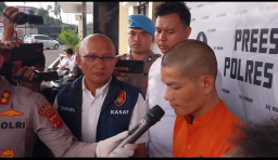 Tersangka  berinisial B (33) yang nekad menyetubuhi anak kandung sejak usia 8 tahun sampai 14 tahun.
