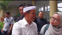 Gubernur Jabar Dedi Mulyadi saat berikan keterangan di Bale Sawala Unpad Jatinangor Sumedang.
