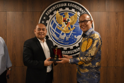 Walikota Sukabumi, Ayep Zaki sampaikan program prioritas ke Kemenko Bidang Infrastruktur dan Pembangunan Kewilayahan dalam pertemuan yang digelar di Jakarta. Jumat (01/08/2025). (Jabar Memanggil/ist)