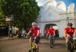 Wali Kota Bogor, Dedie A. Rachim, turut ambil bagian dalam agenda Fun Bike and City Tour Jaringan Kota Pusaka Indonesia (JKPI) 2025 yang digelar di Kota Yogyakarta pada Kamis pagi (7/8/2025). ( Jabar Memanggil/ist)