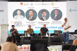 Sejumlah Narasumber Saat Sosialisasi Tata Kelola Penyaluran Pupuk Bersubsidi Di Garut. ( Jabar Memanggil/ist)