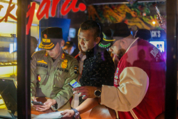Pemerintah Kota (Pemkot) Bogor bersama Komisi I DPRD Kota Bogor melakukan operasi minuman keras (miras) di sejumlah kafe dan resto, Kamis (21/8/2025) dini hari. ( Jabar Memanggil/ist)